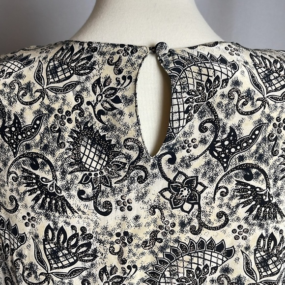 NWOT Spenser Jeremy Black Cream 100% Silk Short Sleeve Blouse - Size Medium - Picture 7 of 13